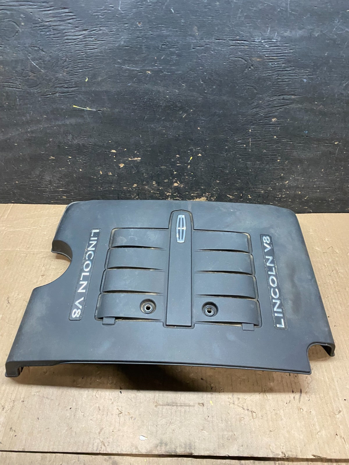 2002 to 2004  Lincoln Navigator 5.4L V8 Engine Motor Cover U0327 DG1