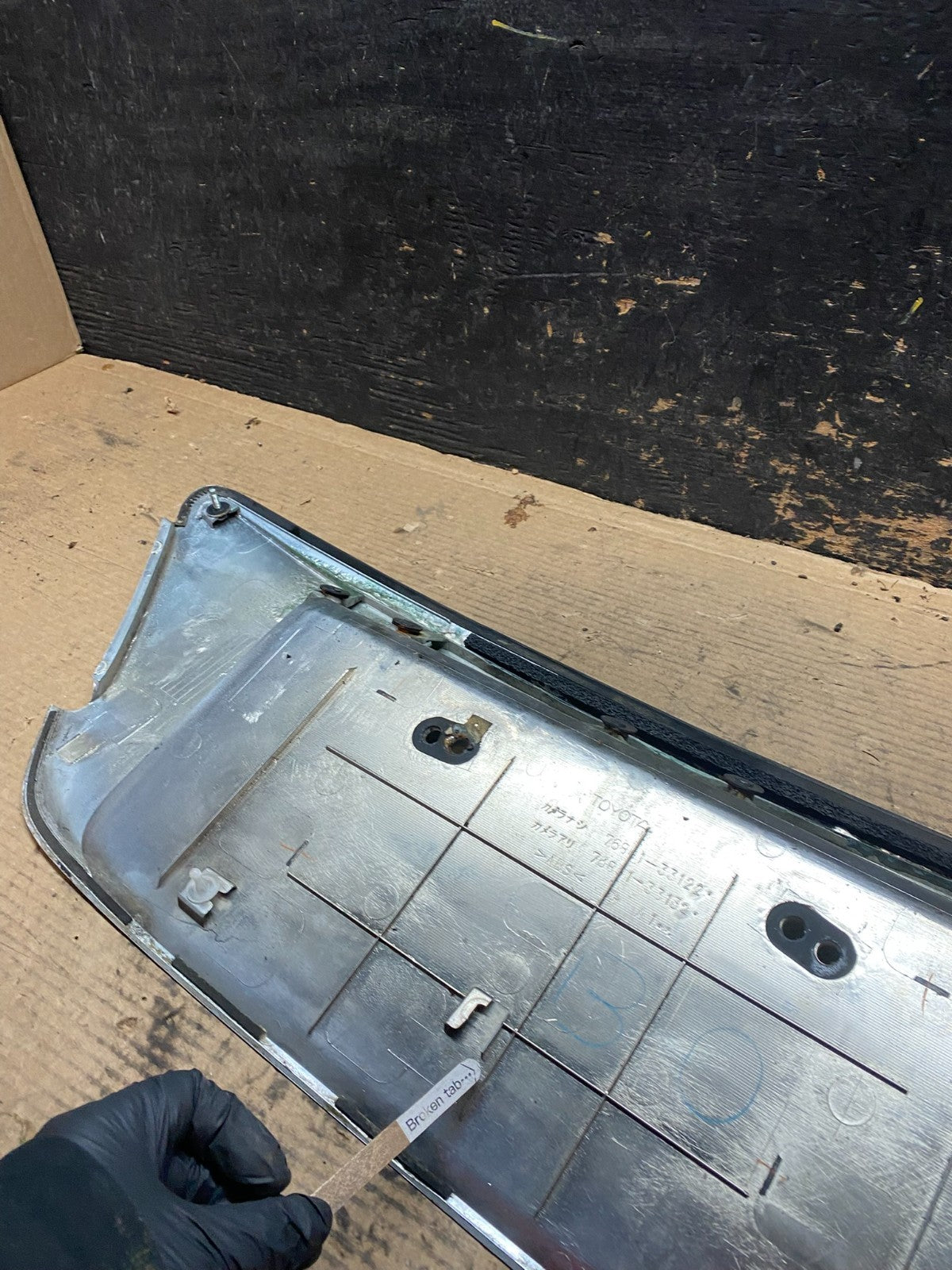 2010 to 2012  Lexus ES350 Rear Trunk Molding License Plate Panel Oem V9571 DG12