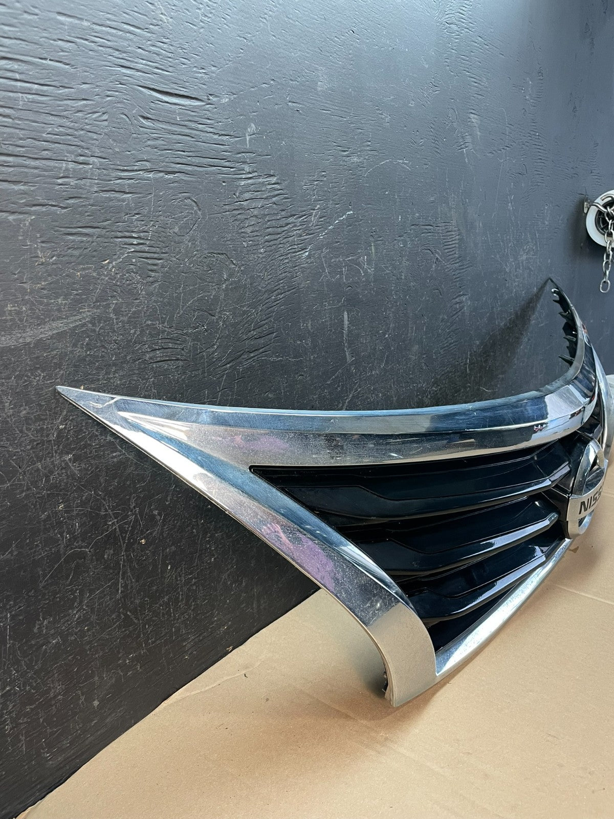2013 to 2015 Nissan Altima Front Upper Grill Grille Sedan AD8326 DG2