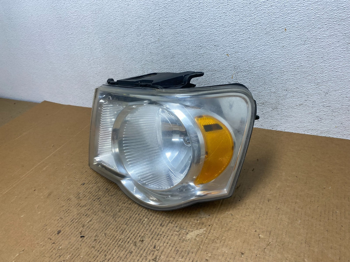 2007 2008 2009 Chrysler Aspen Left Driver LH Halogen Headlight AE1437 DW1