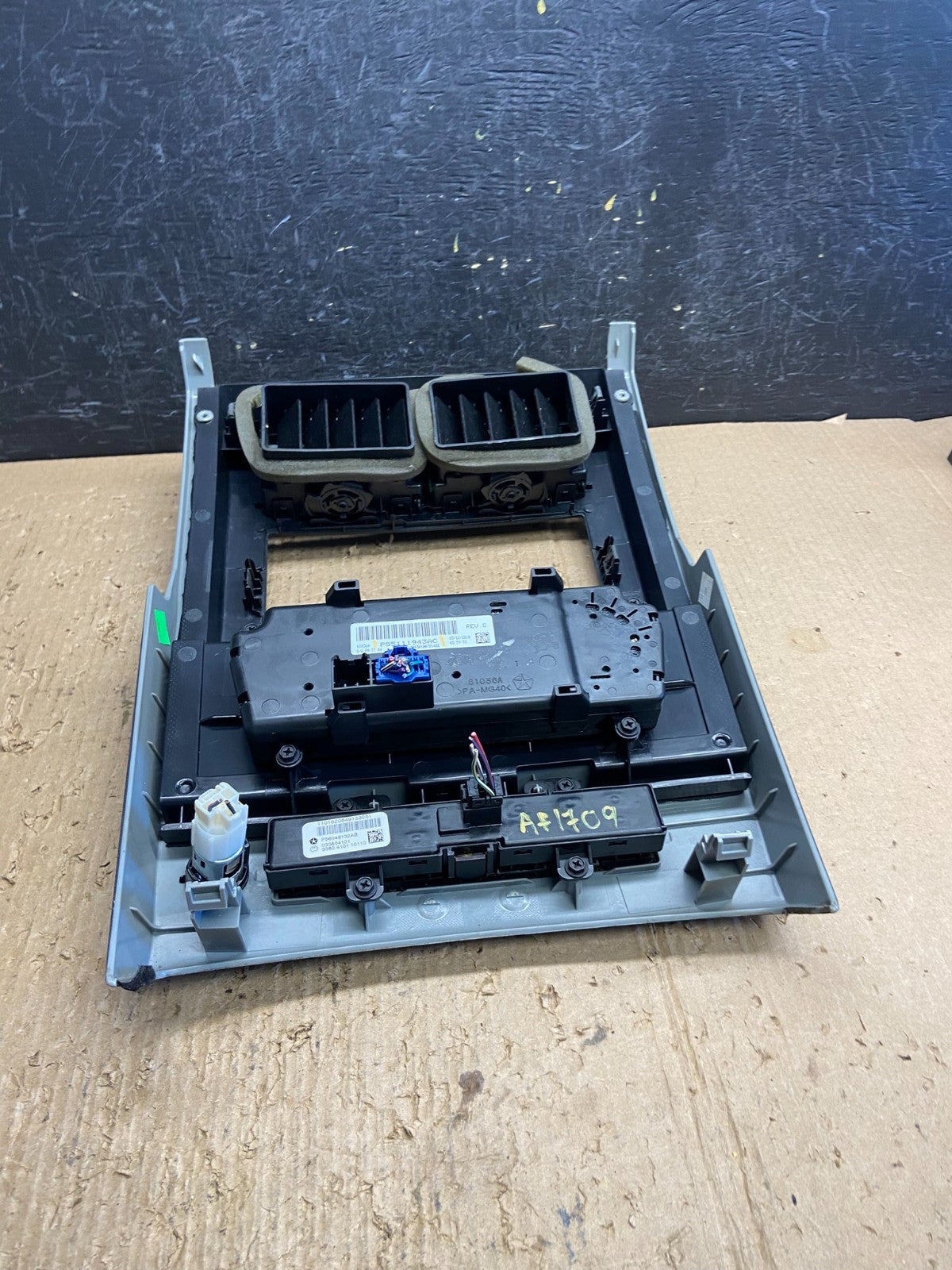 2008 to 2012 Jeep Liberty Dash Climate Temperature Control Radio Bezel AF1709 DG4