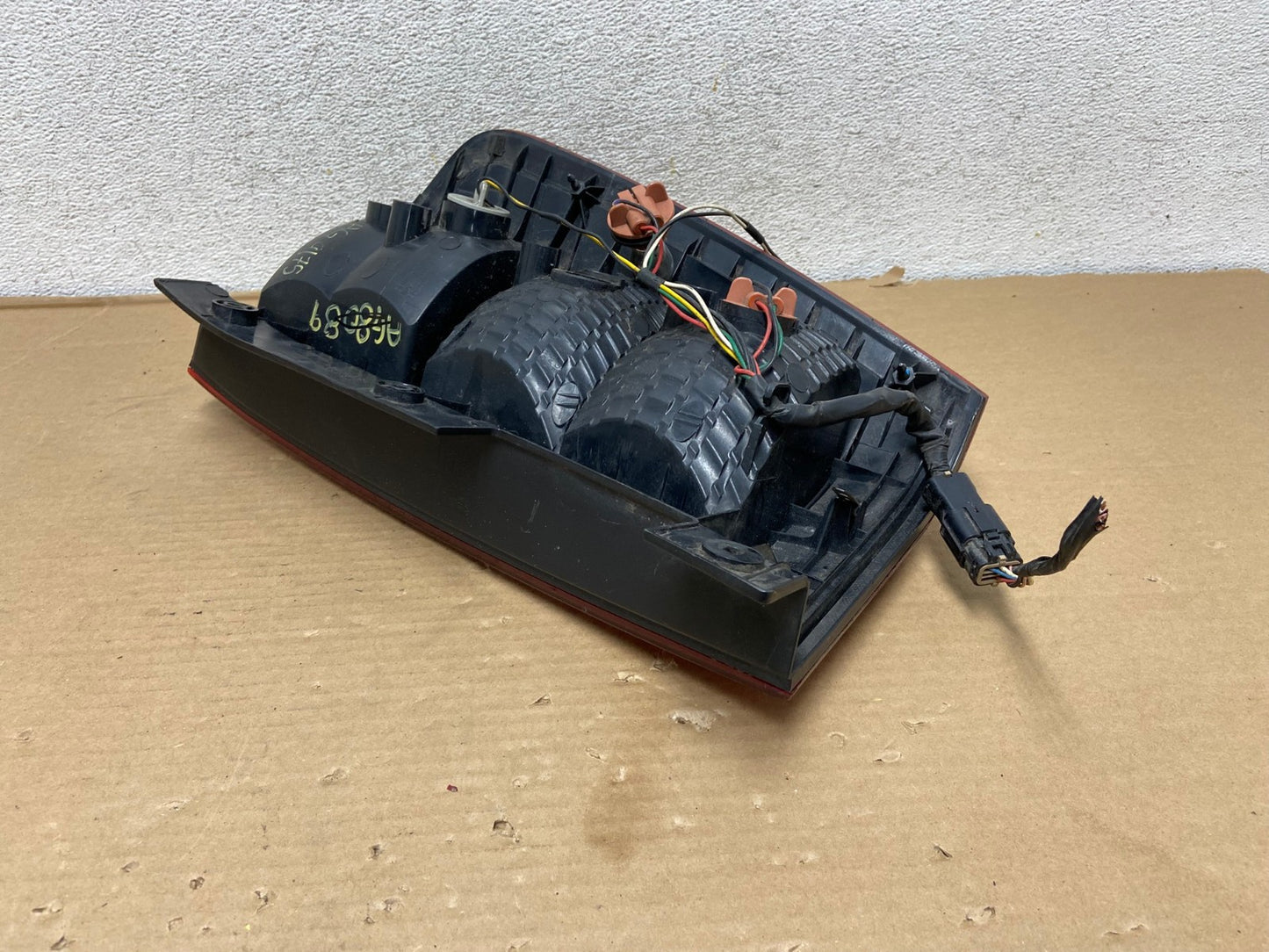 2007 to 2010 Kia Sedona Left Driver LH Side Tail Light AG9175 LK6