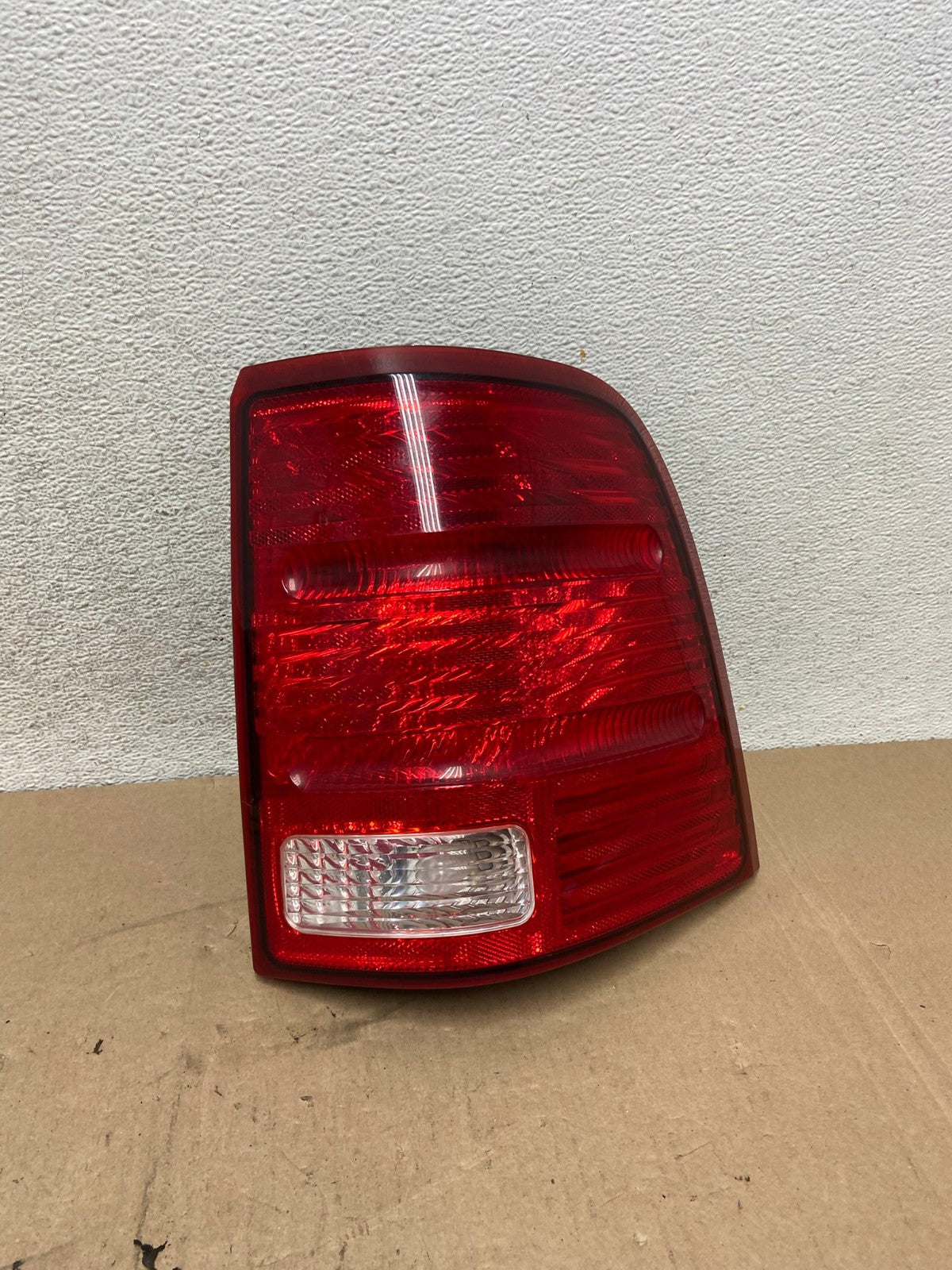 2002 to 2005 Ford Explorer Right Passenger Rh Side Tail light AG4728 LK0