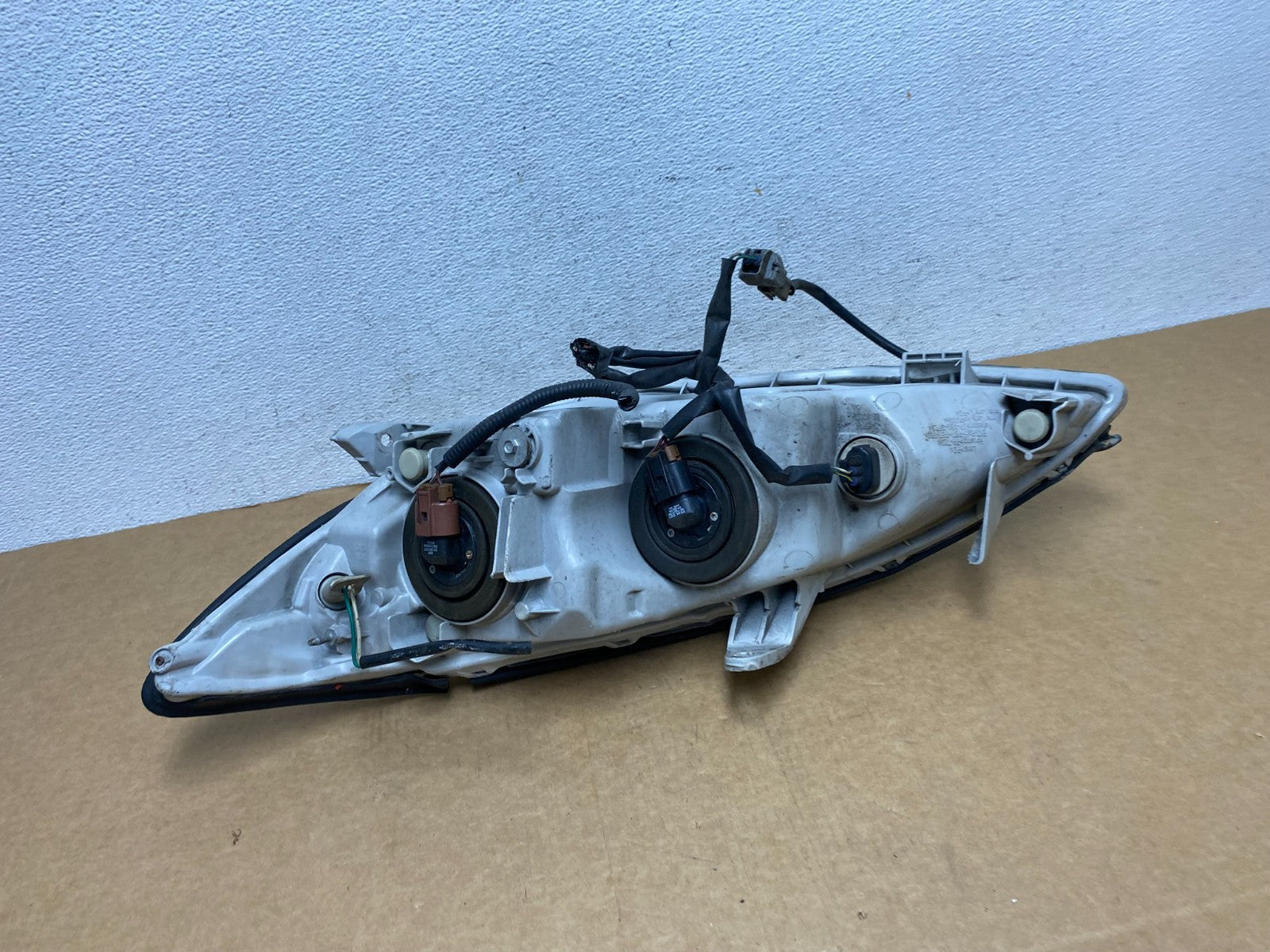 2005 to 2006 Toyota Camry Right Passenger RH Halogen Headlight AD4463 DW5
