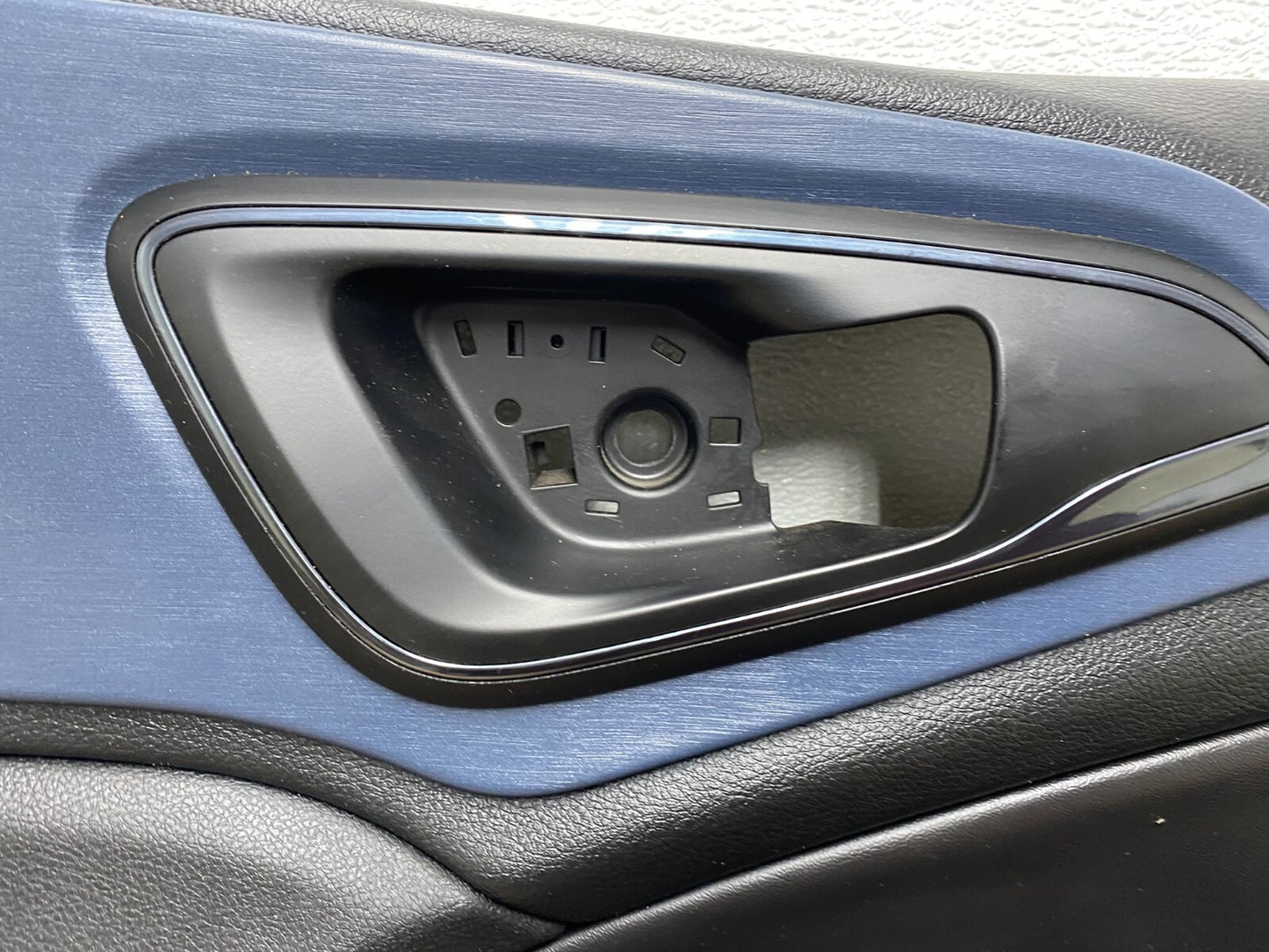 2015 to 2017 Chrysler 200 Front Right Passenger Side Door Panel OEM J8119 DG3