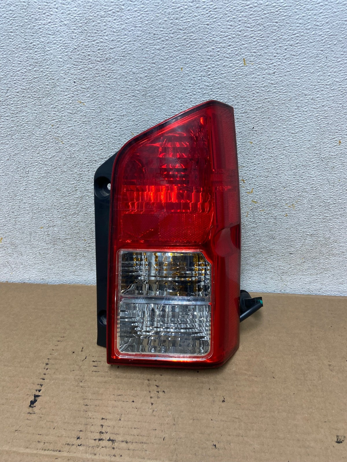 2005 to 2012 Nissan Pathfinder Right Passenger RH Side Tail Light AH4007 LK0