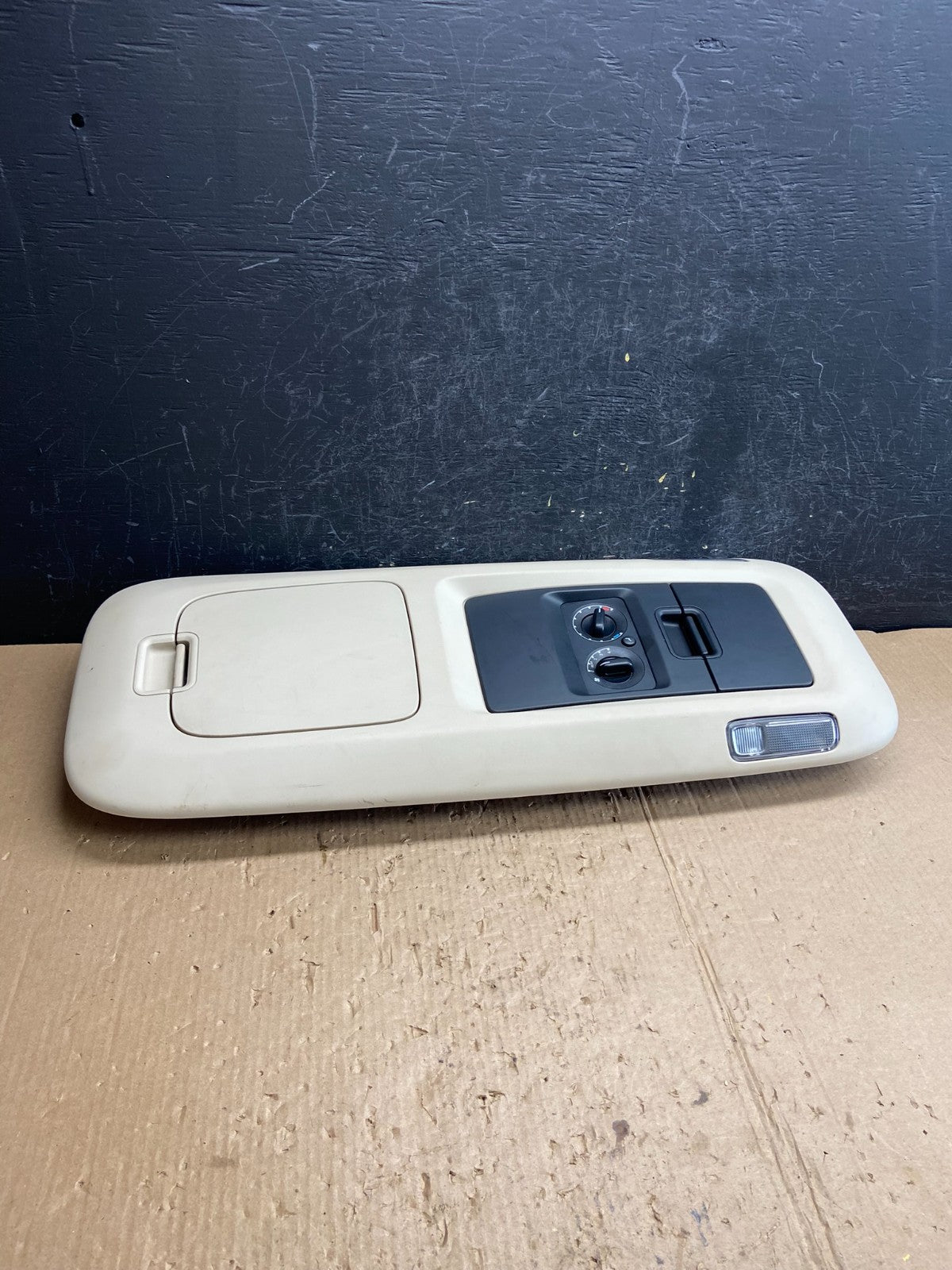 2003-2006 Ford Expedition Overhead Console Dome Ligh Rear Climate Control AE41971