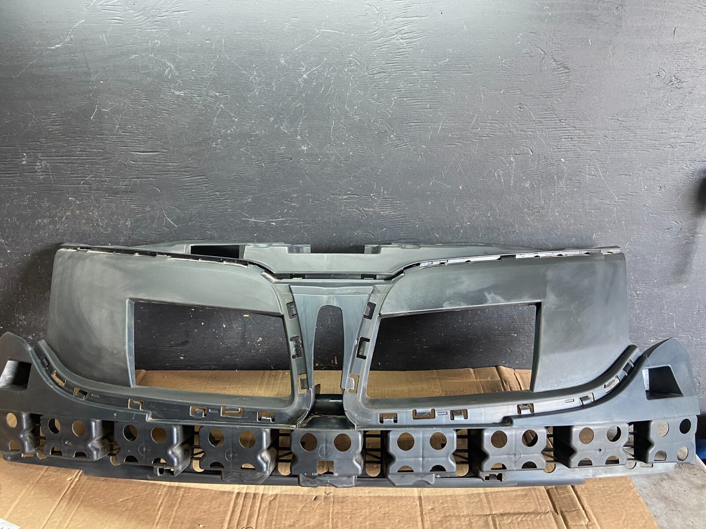2013 to 2016 Lincoln MKT Grill Grille Support Panel o1168 DG0