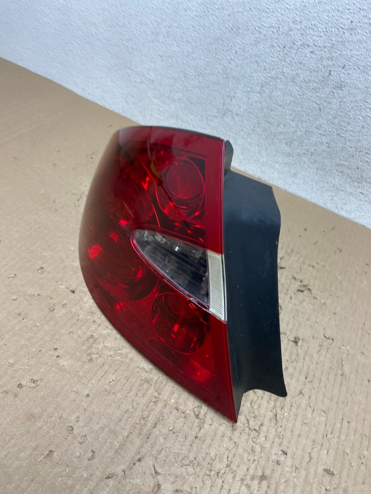 2005 to 2009 Buick Lacrosse Left Driver LH Side Tail Light AF2961 LK1