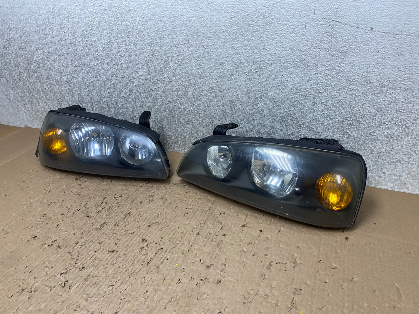2004 2005 2006 Hyundai Elantra Left+Right Set Halogen Headlights T8051 DW1