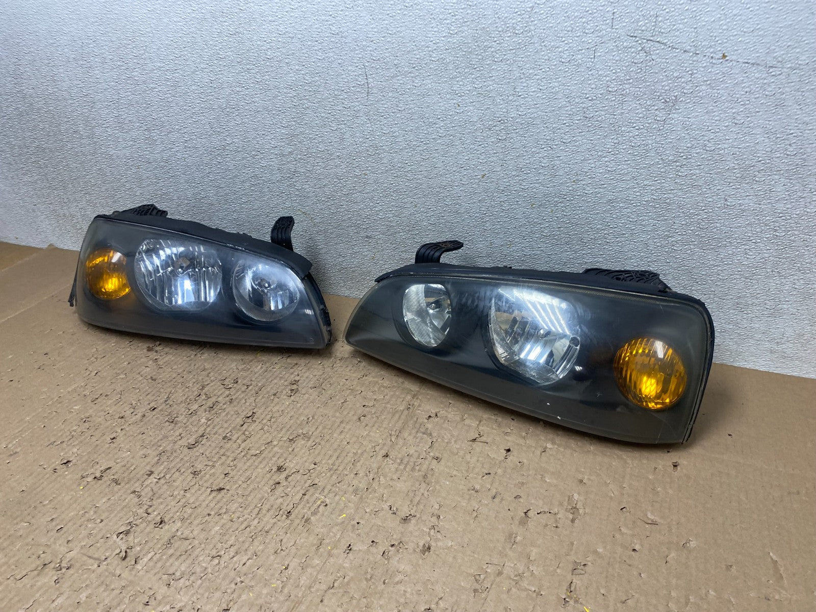 2004 2005 2006 Hyundai Elantra Left+Right Set Halogen Headlights T8051 DW1
