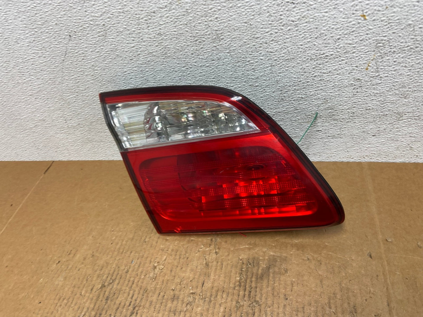 2000-2001 Infiniti i30 Left Driver Lh Side Tail Light Inner AE1555 LK1