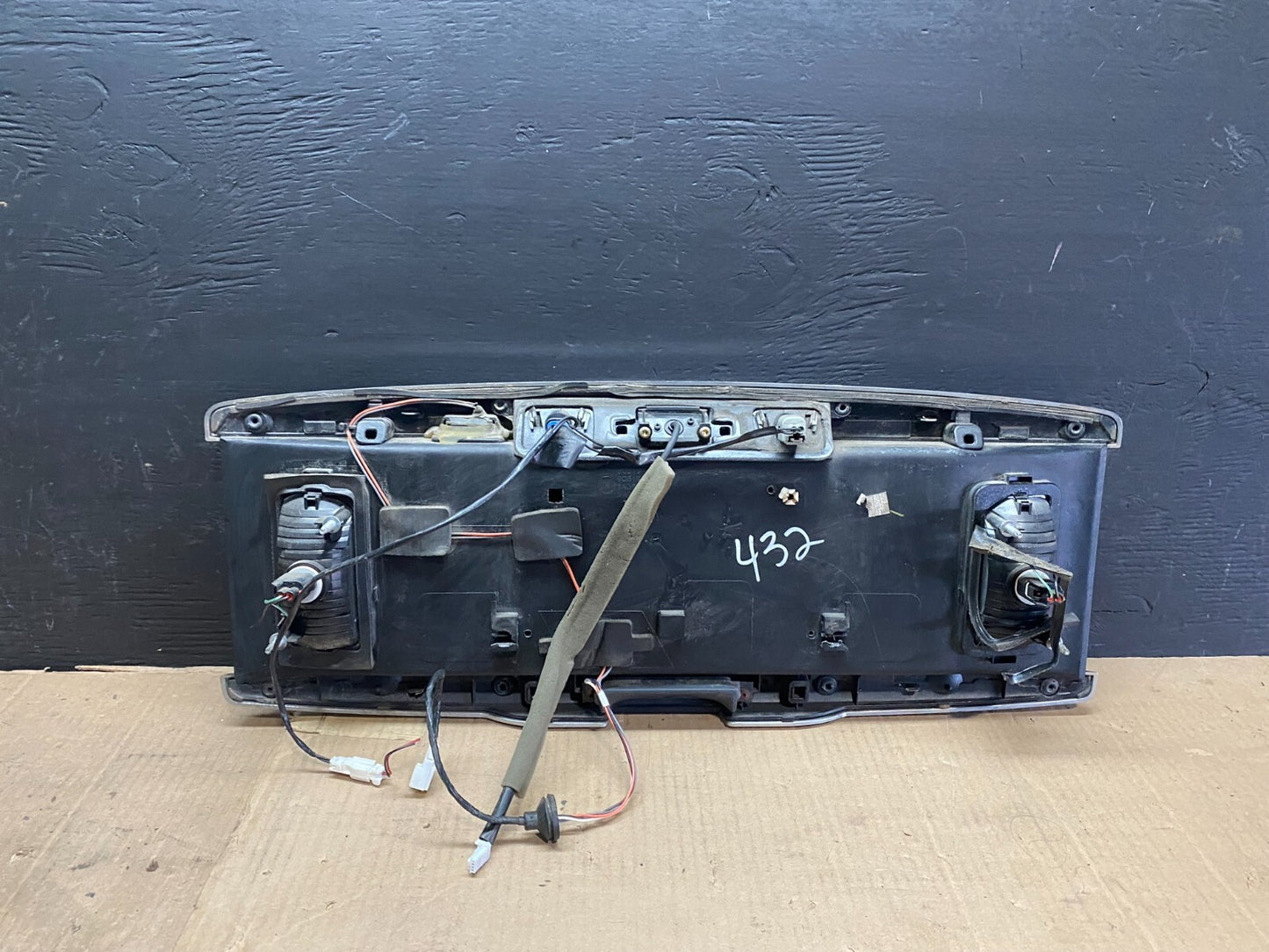 2004 to 2007 Infiniti QX56 License Plate Panel With Camera E3195 DG14
