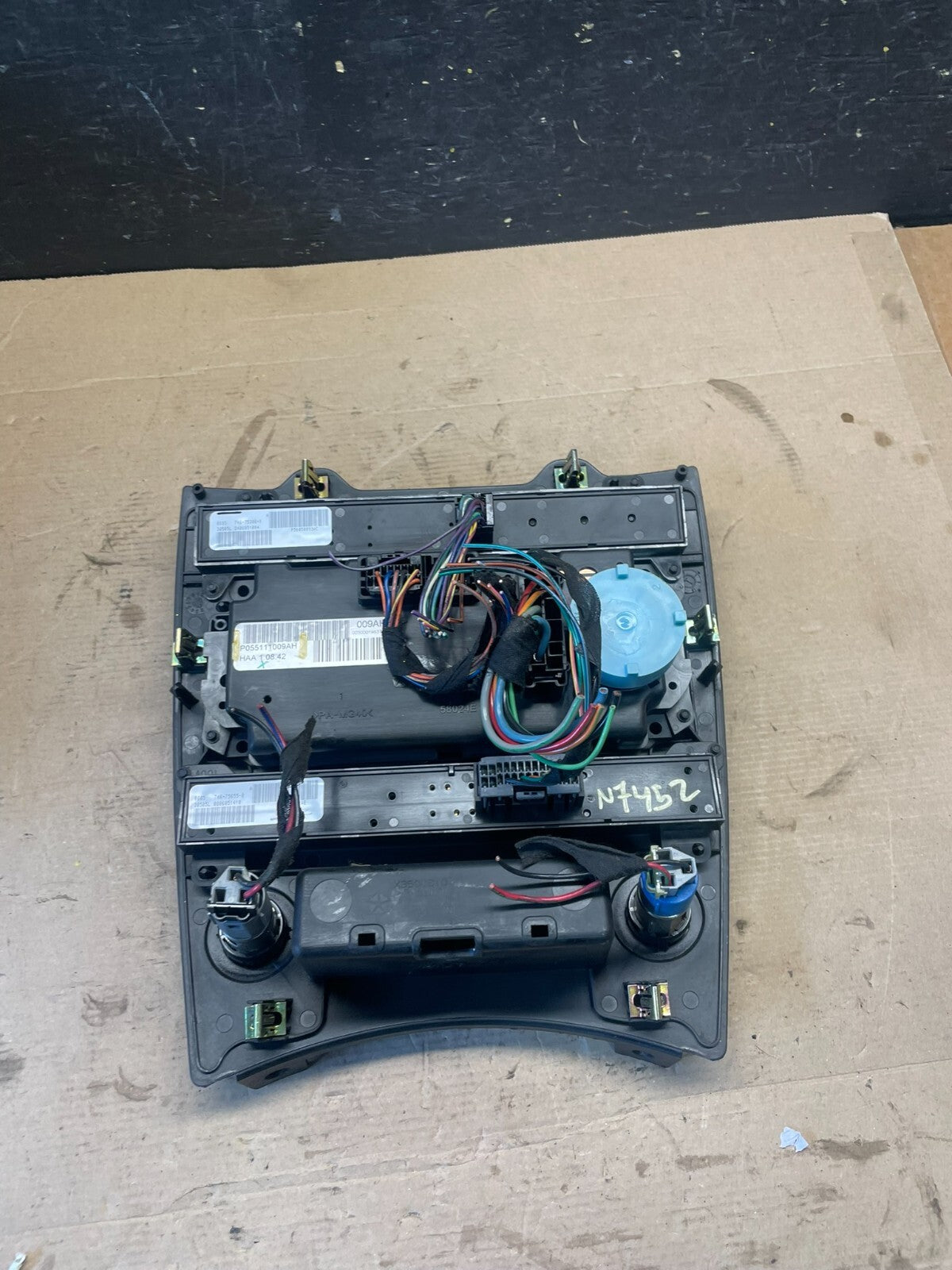 2005 2006 2007 Jeep Commander Grand Cherokee A/C Climate Control Bezel N7452 DG5