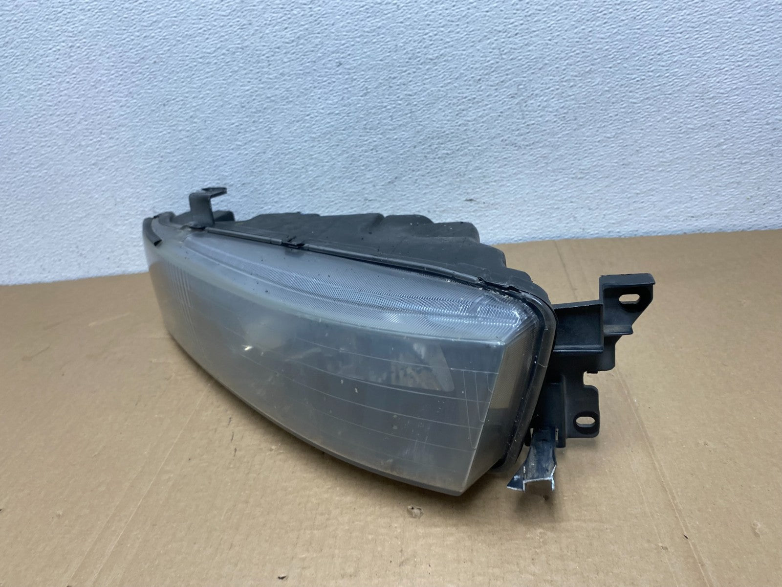2002 to 2003 Mitsubishi Galant Right Passenger RH Side Headlight AC3768 DW1