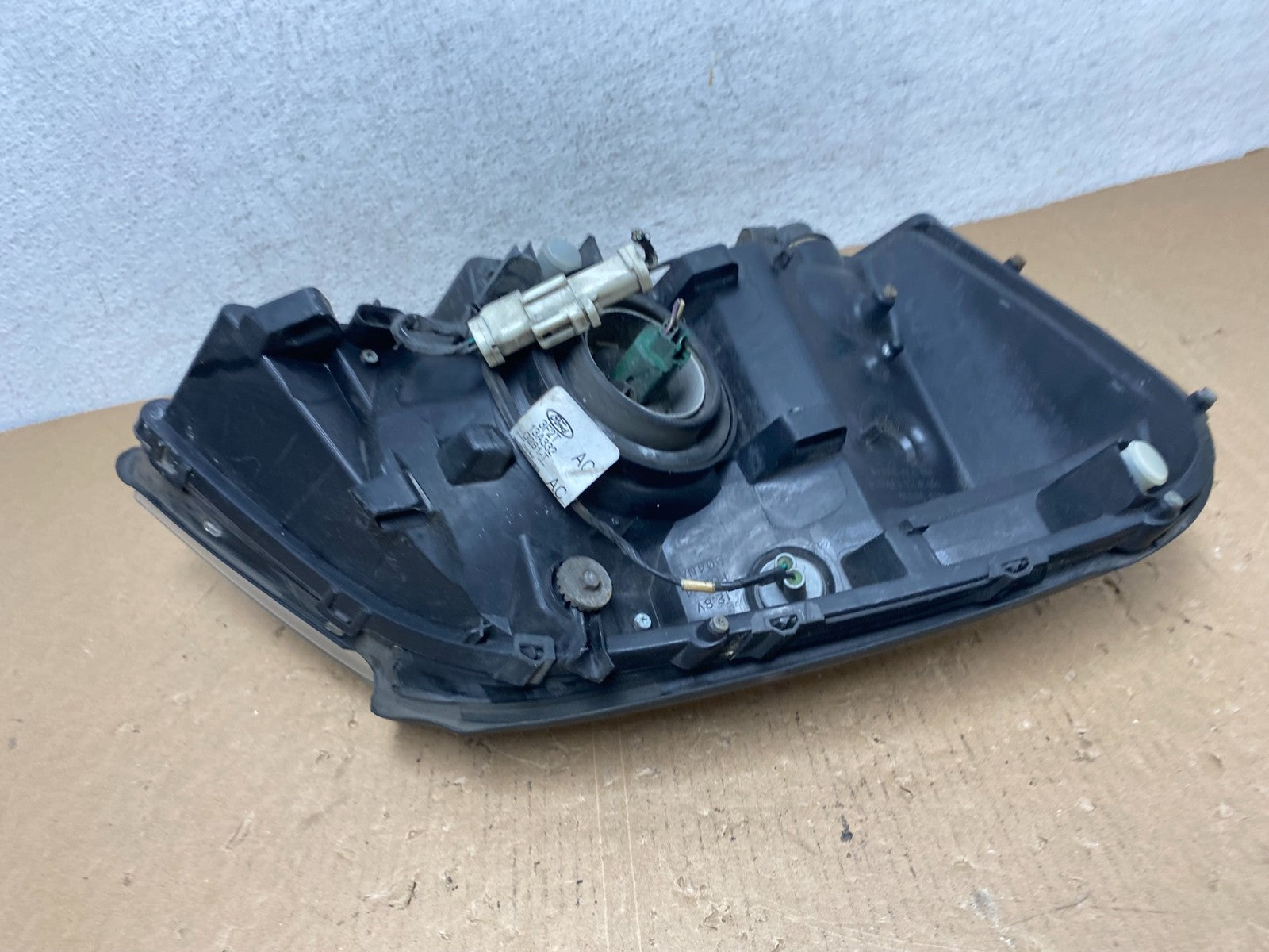 2004 - 2007 Ford Freestar Left Driver LH Side Headlight Halogen AD8097 DW4