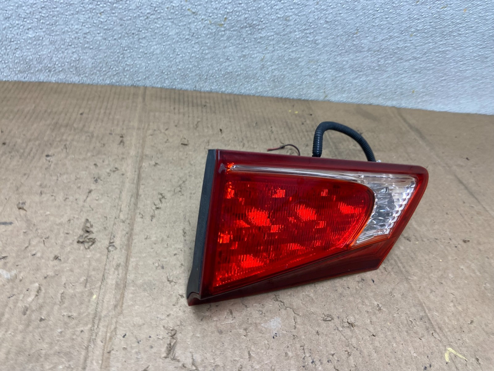 2009 - 2010 Lexus Is250 Is350 Right Passenger RH Inner Tail Light Oem AA7071 DW2
