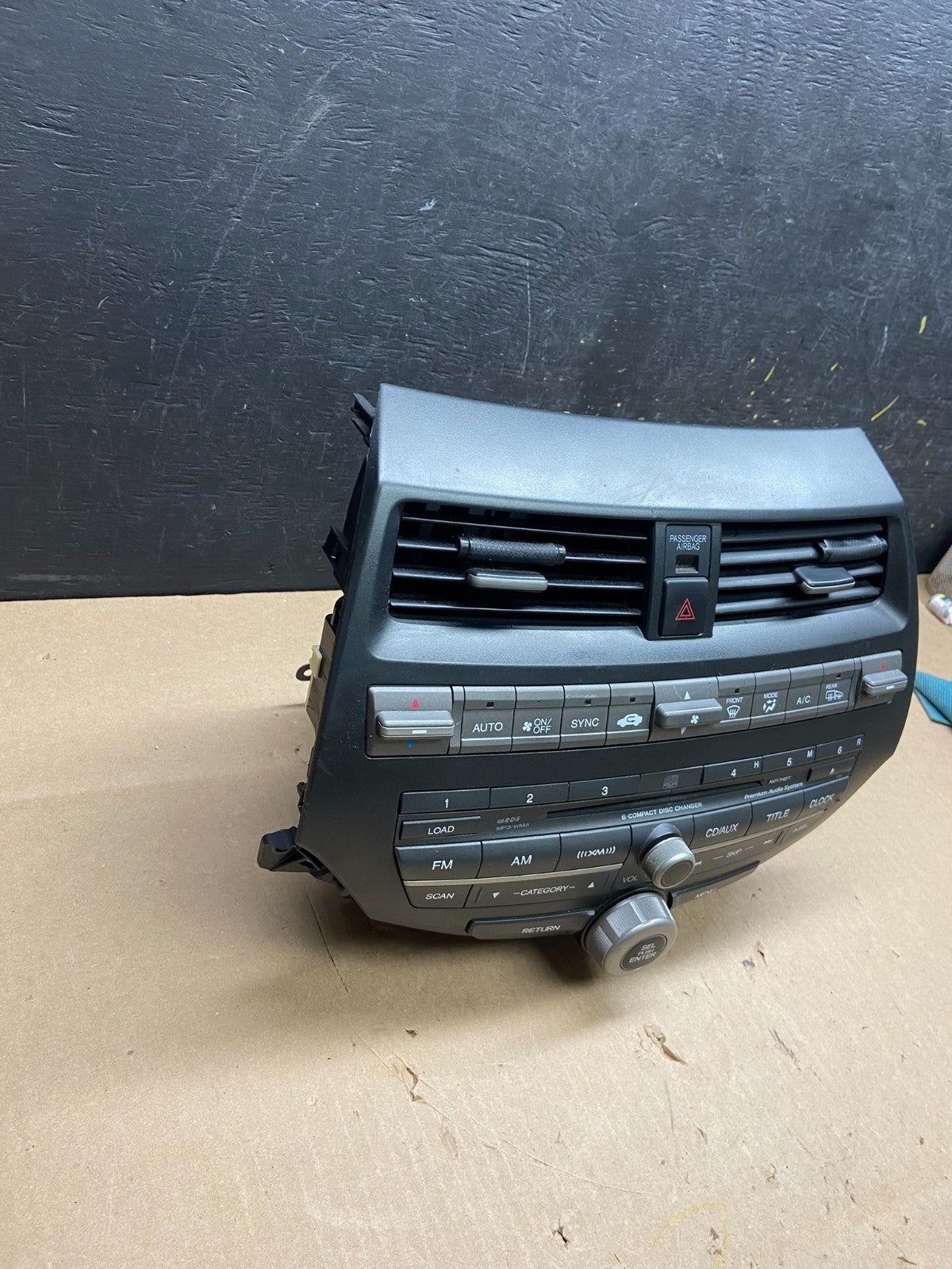 2008 to 2012 Honda Accord Front Radio Control AM./FM CD Climate Control T4455 DG2
