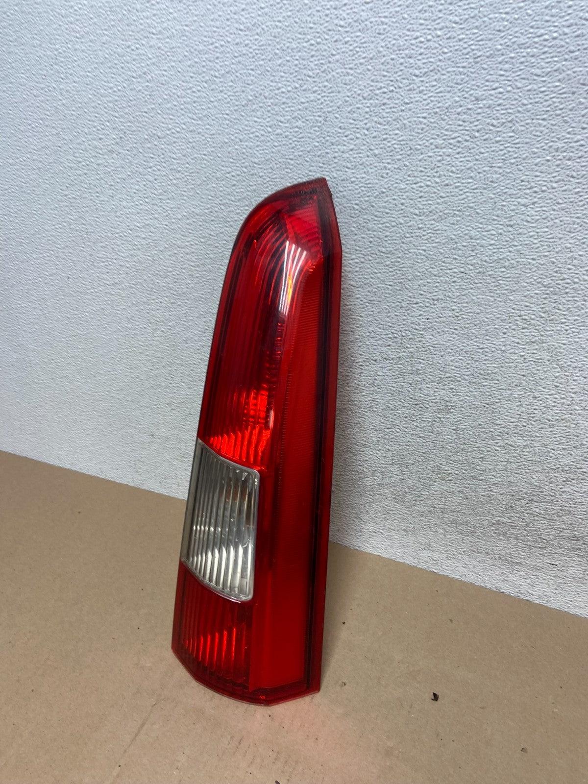 2001-2004 Volvo XC70 V70 Right Passenger RH Side Tail Light Upper AG6600 DW1