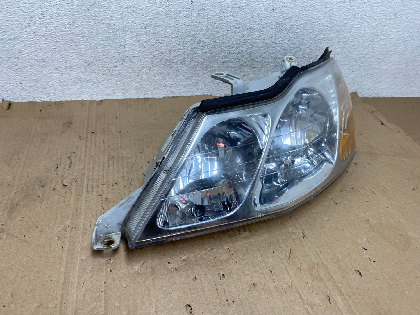 2000 to 2004 Toyota Avalon Halogen Left Driver LH Headlight AE9231 DW2