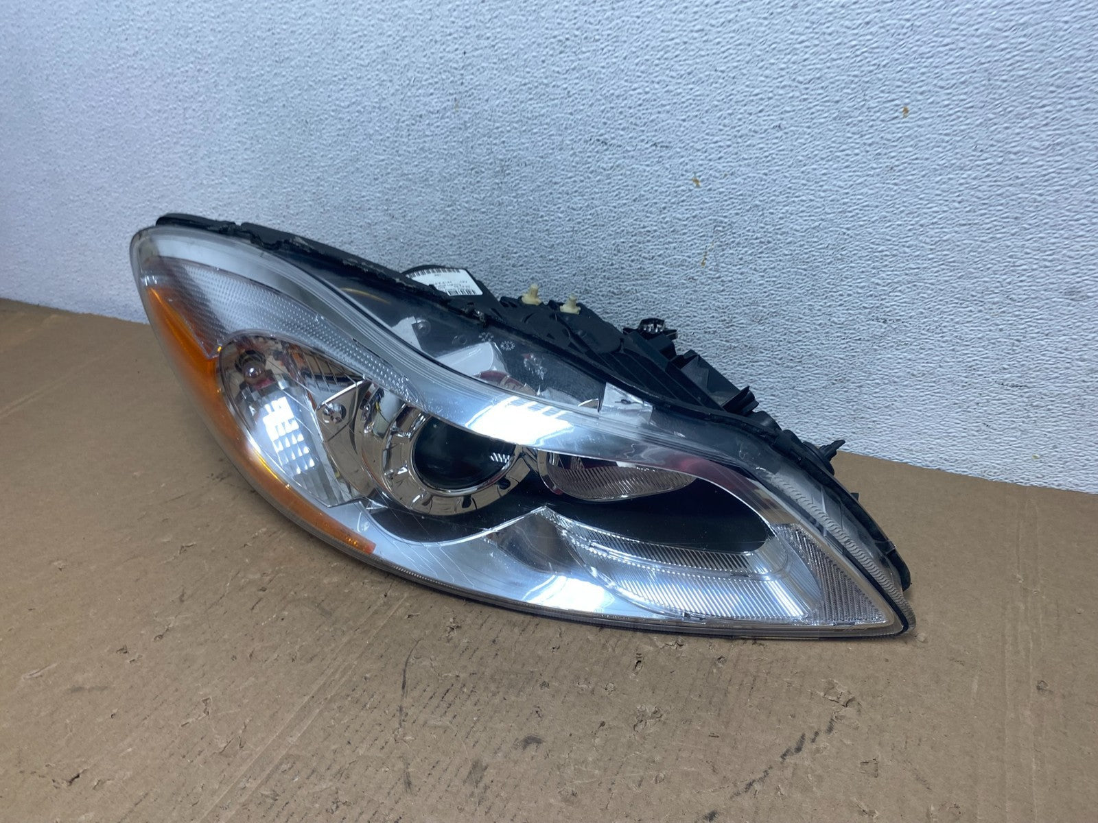2011-2013 Volvo C30 Right Passenger RH Side Halogen Headlight AD8030 DG1
