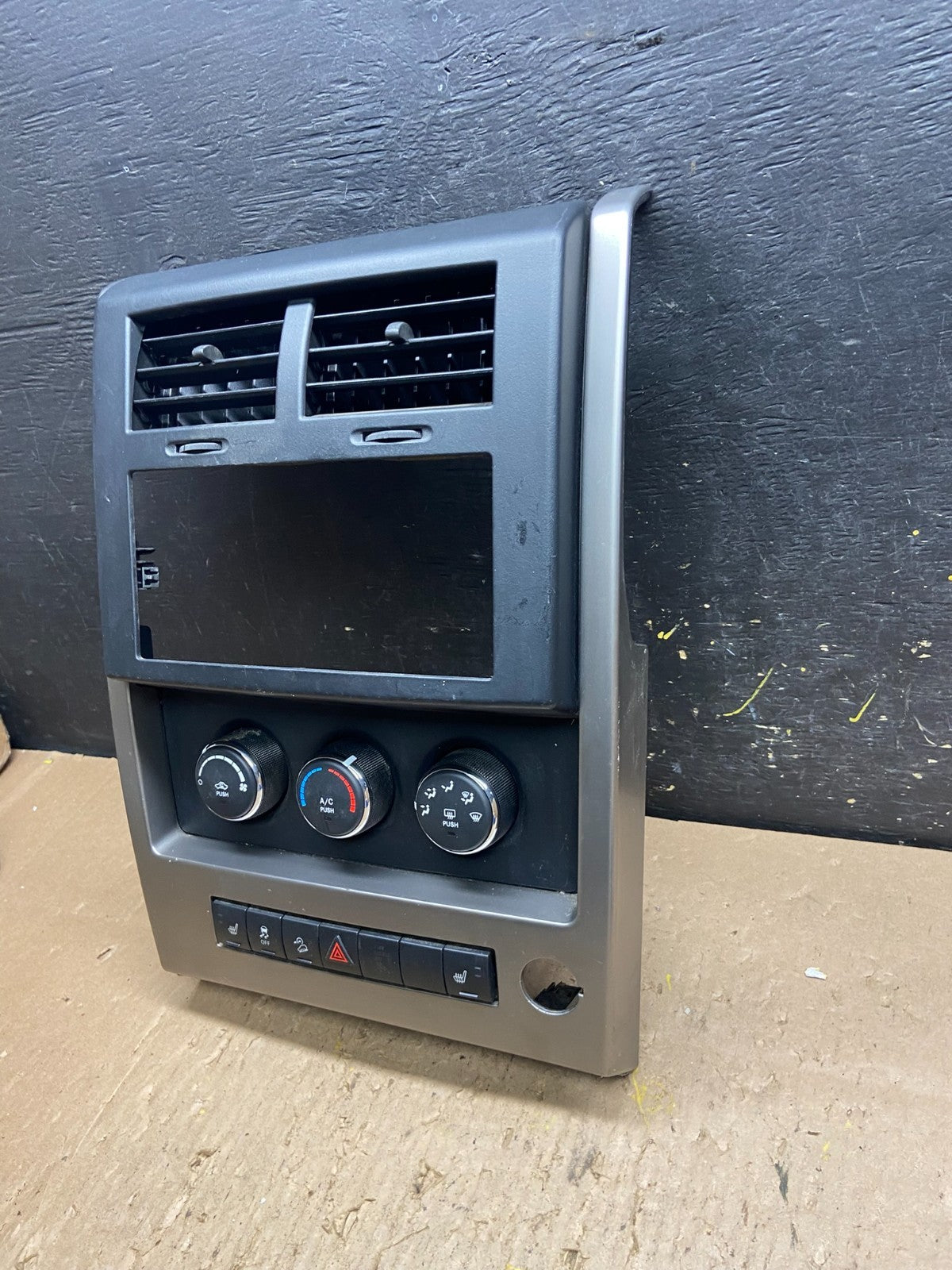 2008 to 2012 Jeep Liberty Dash Climate Temperature Control Radio Bezel T8321 DG2