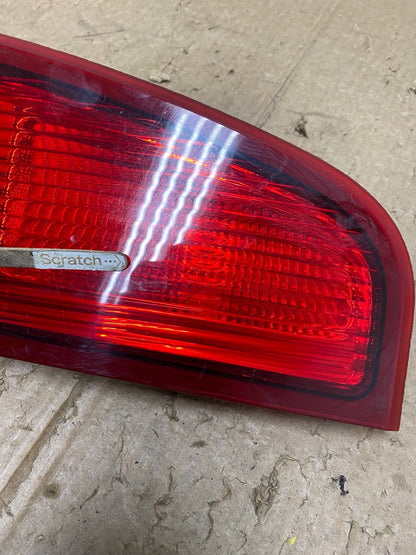 2003-2006 Lincoln Navigator Right Passenger Side Tail Light Inner V3584 DW4