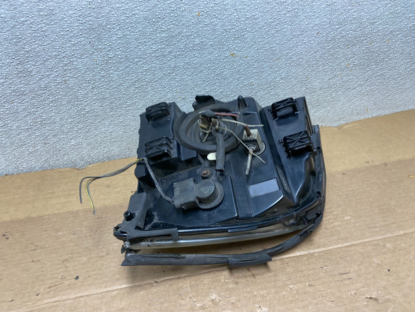 2006-2010 Mercury Mountaineer Right Passenger Side Halogen Headlight AB5176 DW6