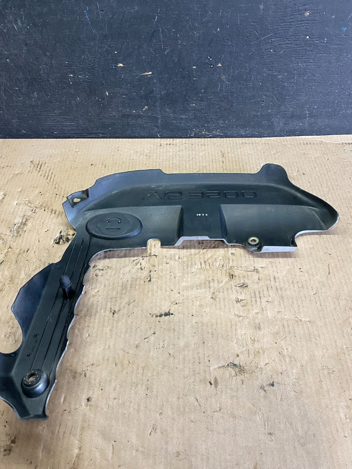 2001 to 2004 Nissan Pathfinder Engine Cover Ornament L9349 DG5