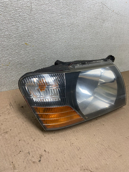 2000 to 2004 Mitsubishi Montero Pajero Right Passenger RH Headlight AA0454 DW2