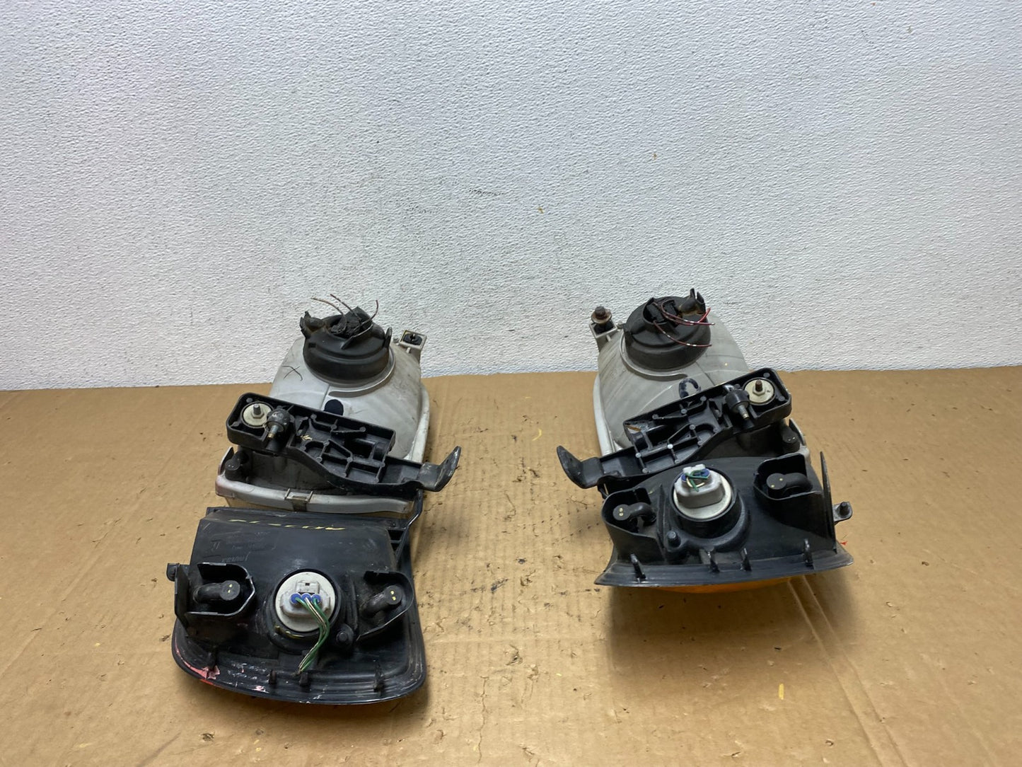 2001 2002 2003 Toyota Sienna Left+Right Side Set Headlights Halogen AD2397 DW12