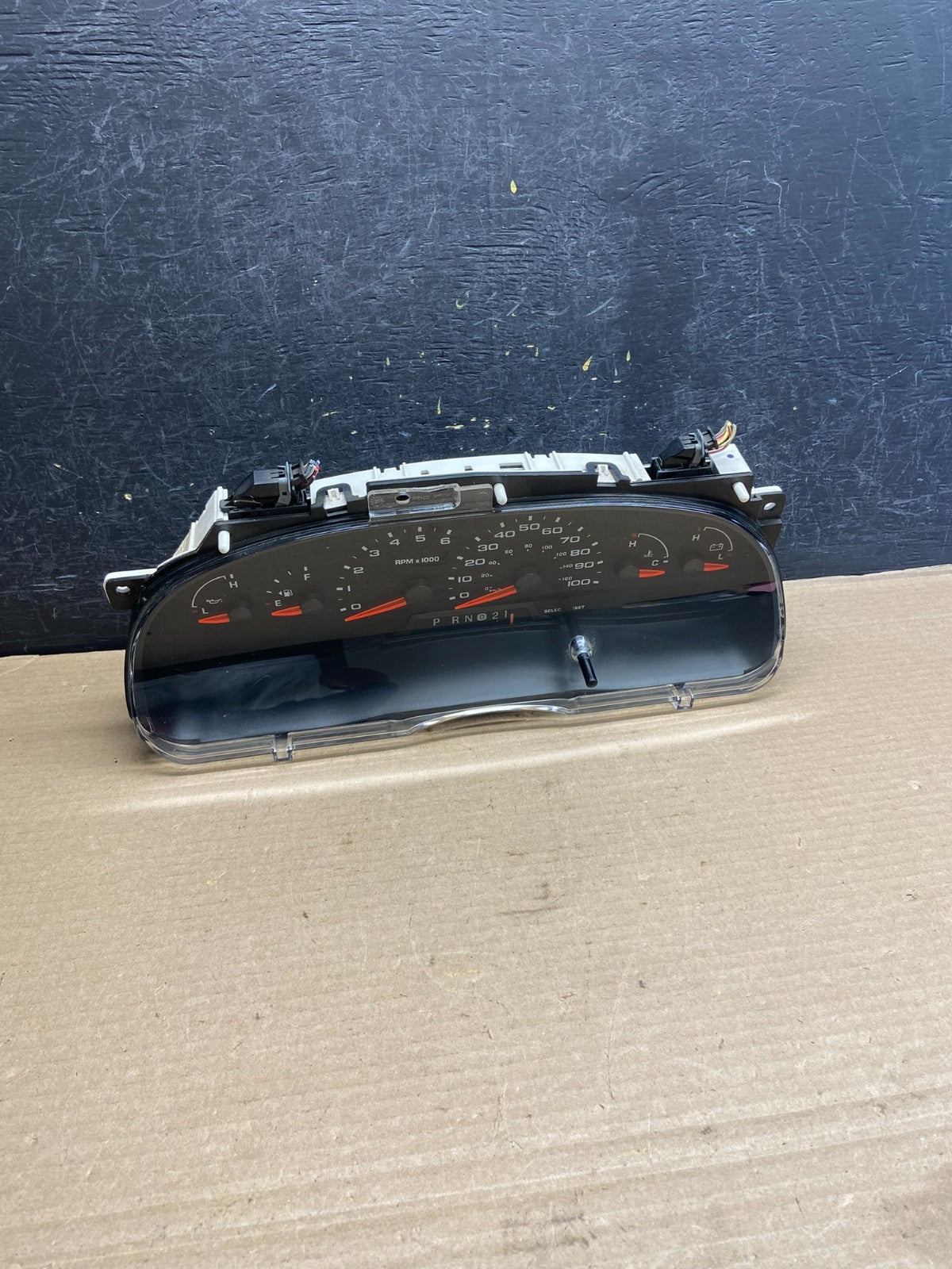 2004 to 2008 Ford E150 E250 Speedometer Cluster Gauge AH14260