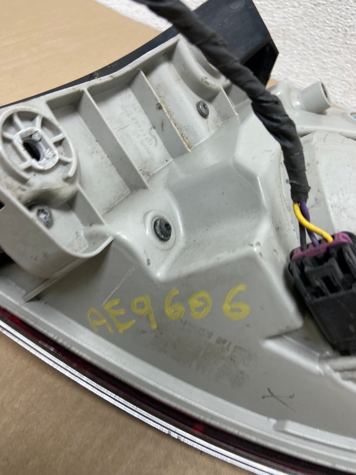 2008 to 2012 Buick Enclave Left Driver Side Lh Tail Light AE9606 LK6