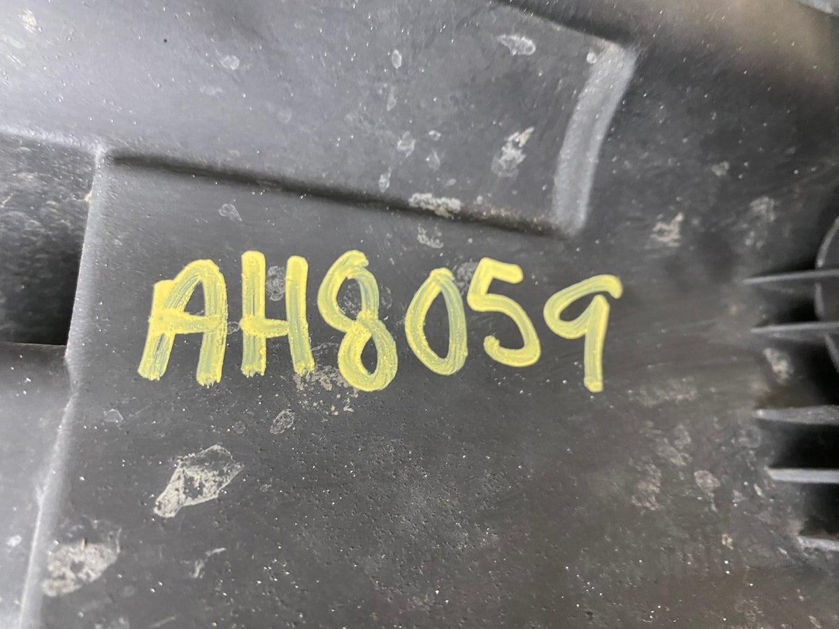 2008 to 2011 Mercedes Benz C-CLASS Right Passenger Side Headlight AH8059 LK7