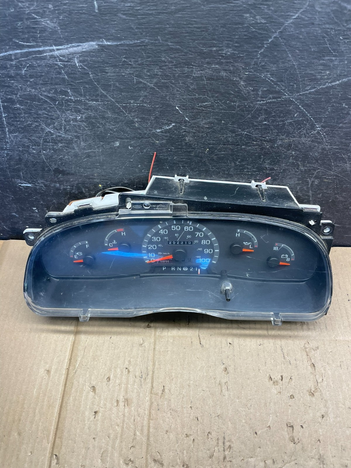 2001 - 2002 Ford Econoline E250 E350 Van Speedometer Instrument Cluster s2314 DG0