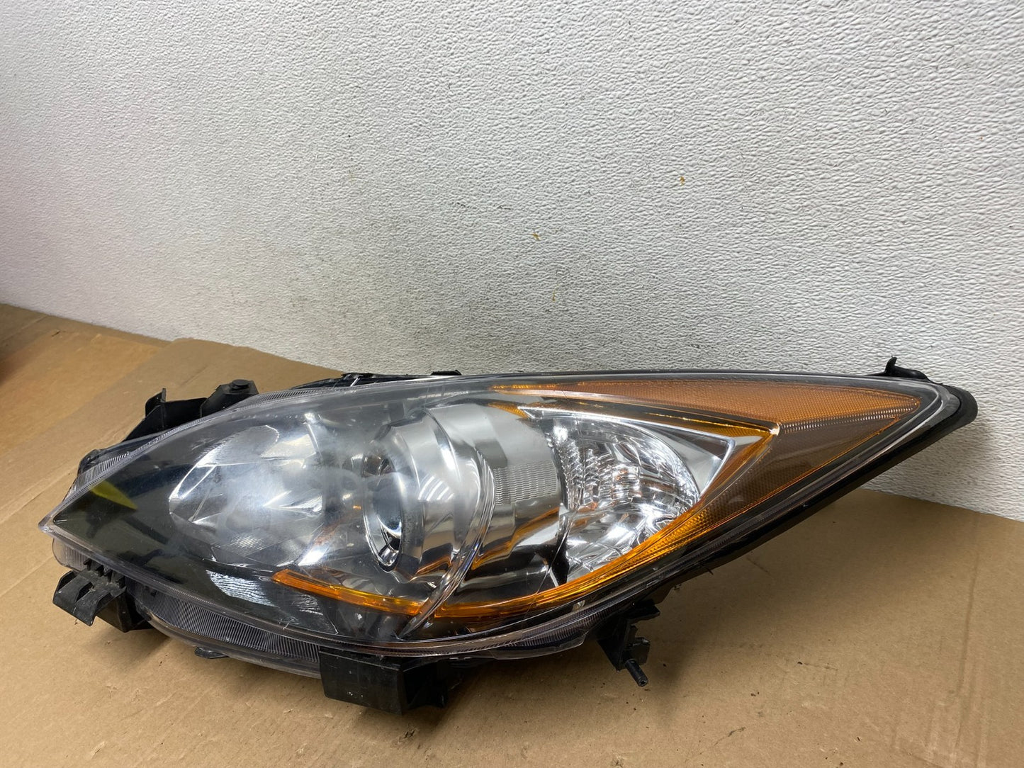 2010 - 2013 Mazda 3 Left Driver LH Halogen Headlight AD6474 DW2