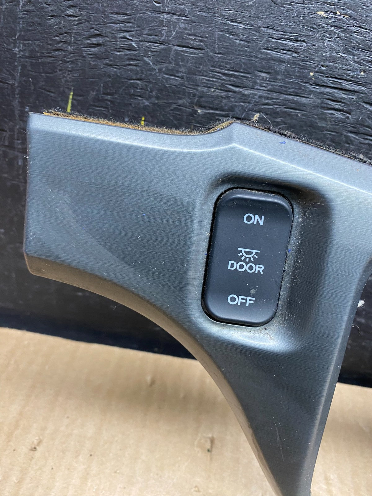 2005 to 2010 Honda Odyssey  Radio Climate Control Dash Trim Bezel Oem V1739 DG3