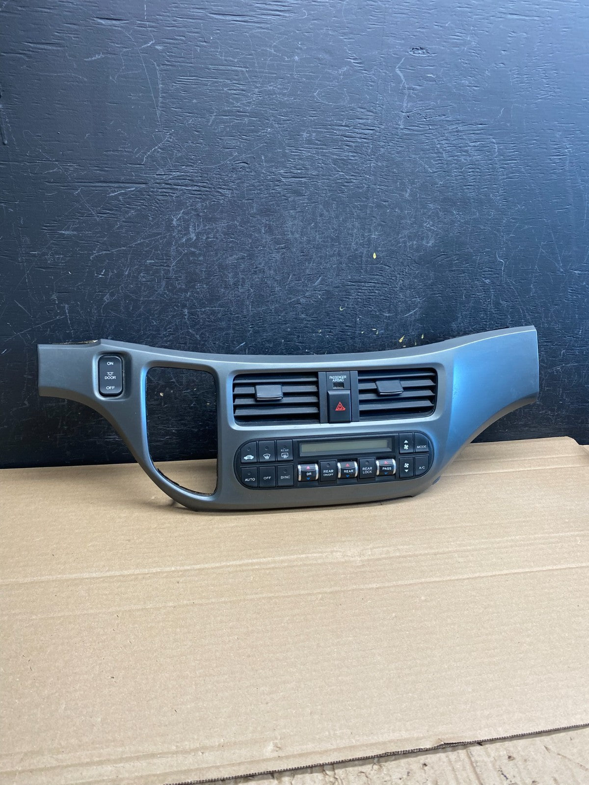 2005 to 2010 Honda Odyssey Radio Climate Control Dash Trim Bezel af6350 DG0