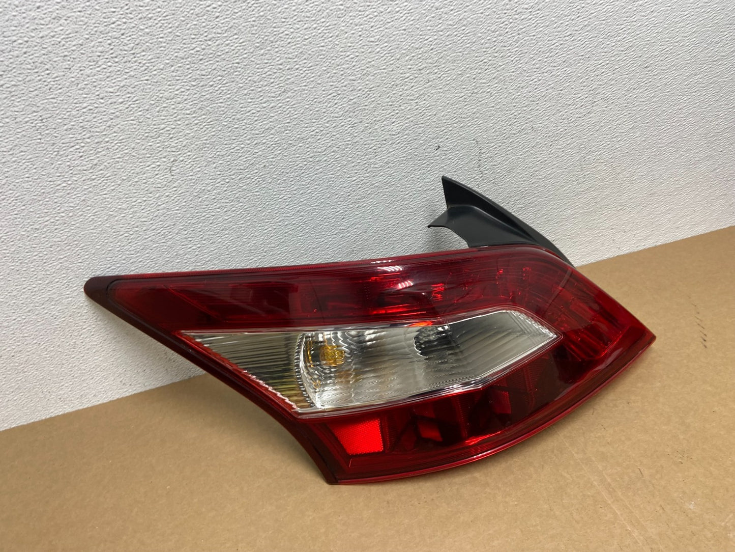 2009 2010 2011 Nissan Maxima Left Driver Lh Side Tail light AB9971 DW2