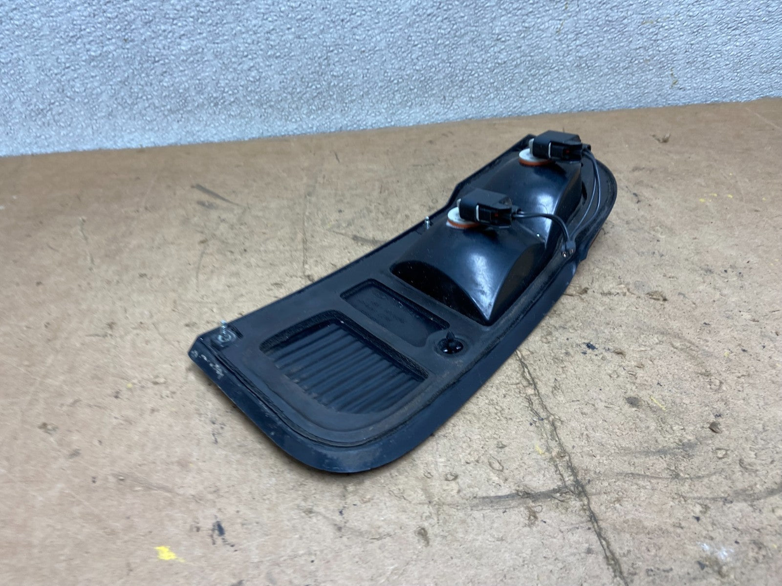 2003 to 2005 Lincoln Aviator Right Passenger Inner Tail Light Side OEM X8986 DW4