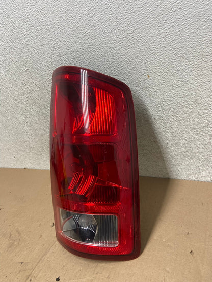 2002 to 2006 Dodge Ram 1500 Right passenger Rh side Tail Light AG4736 LK1