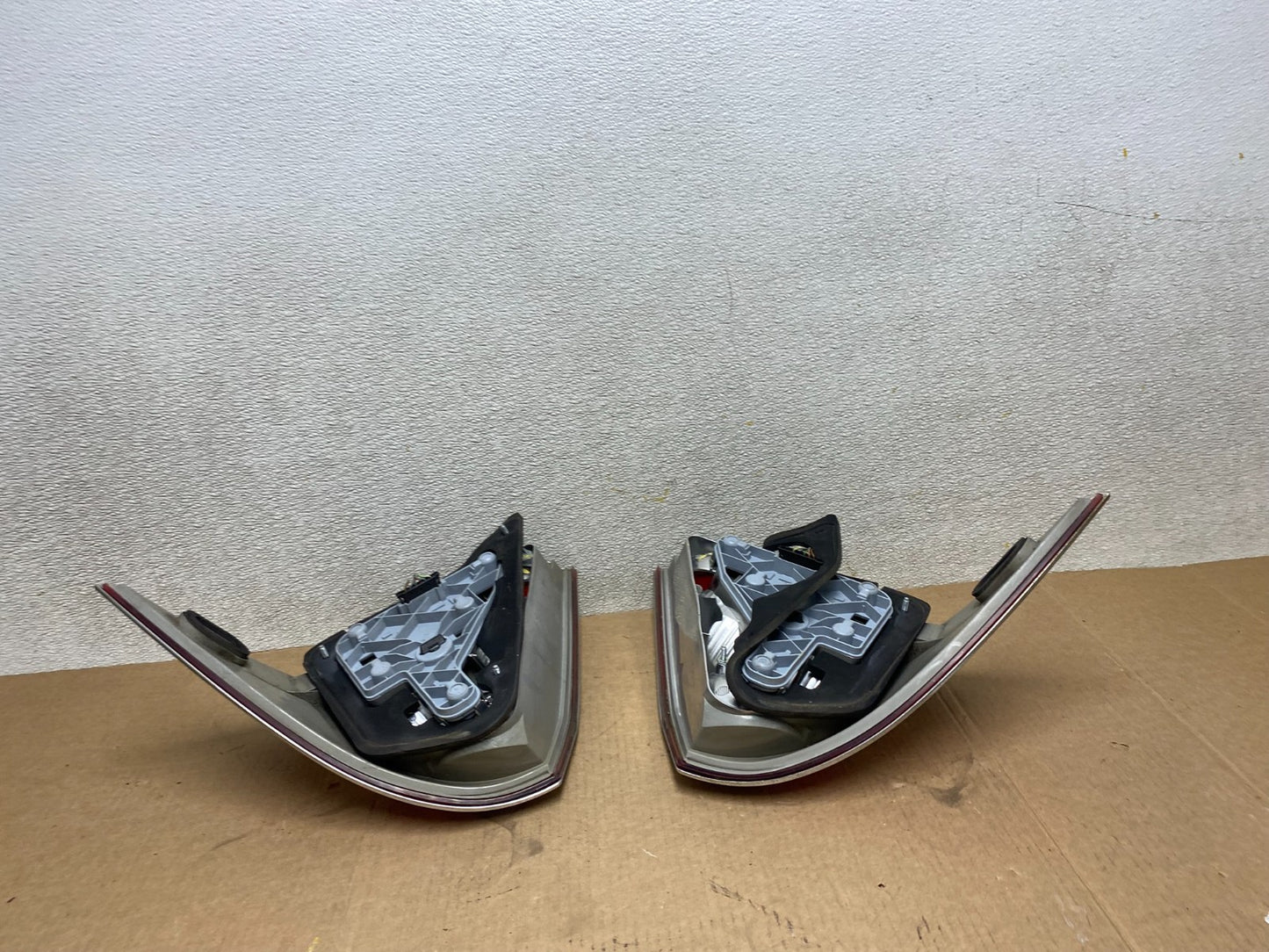 2001-2004 Mercedes-Benz C230 C240 W203 C-Class Left+Right Tail Lights W8409 DW9