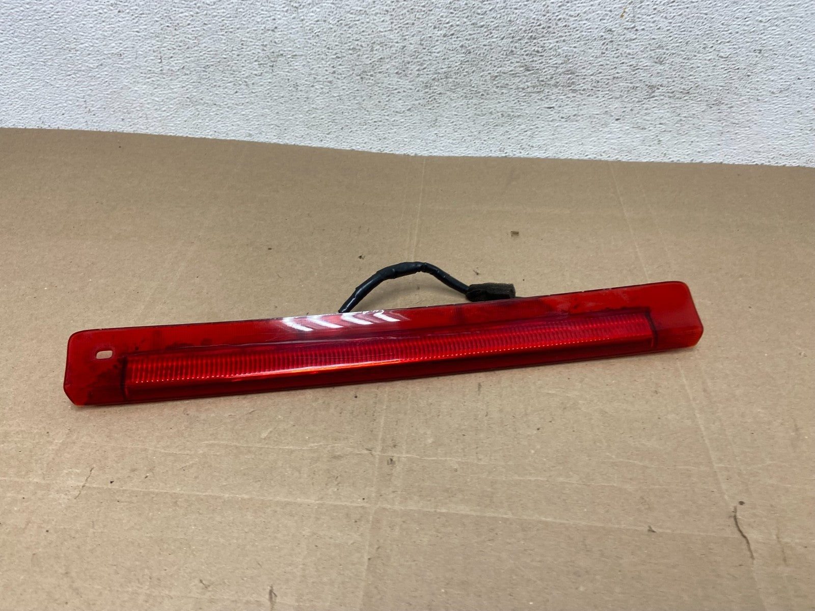 2005 to 2011 Hyundai Accent Trunk Lid Hatch 3rd Brake Light AE4882 DG0