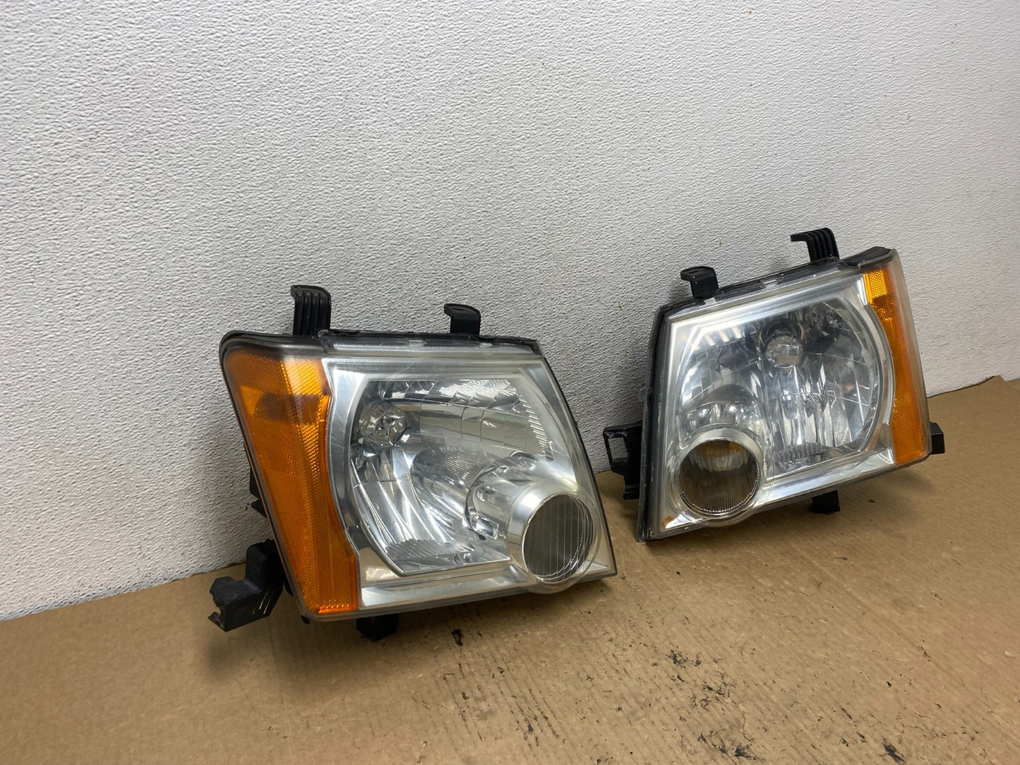 2005-2015 Nissan Xterra Driver Left+Right Side Set Headlights AG2338 DW2