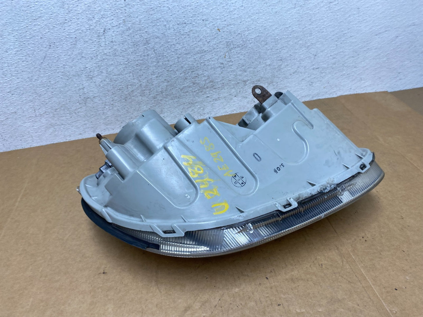 2002 to 2005 Hyundai Sonata Left Driver LH Side Headlight Halogen AE2985 DW7