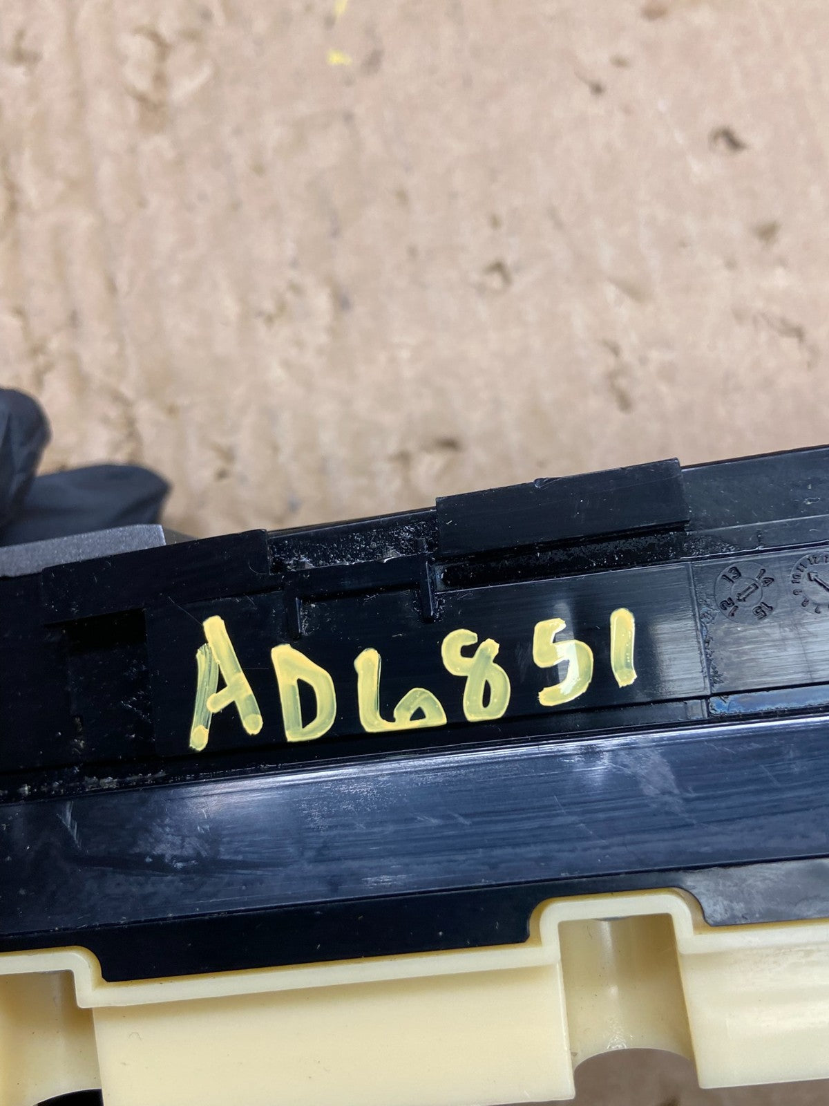 2010 to 2015 Toyota Prius A/C Heater Climate Control Unit Switch ad6851 DG6