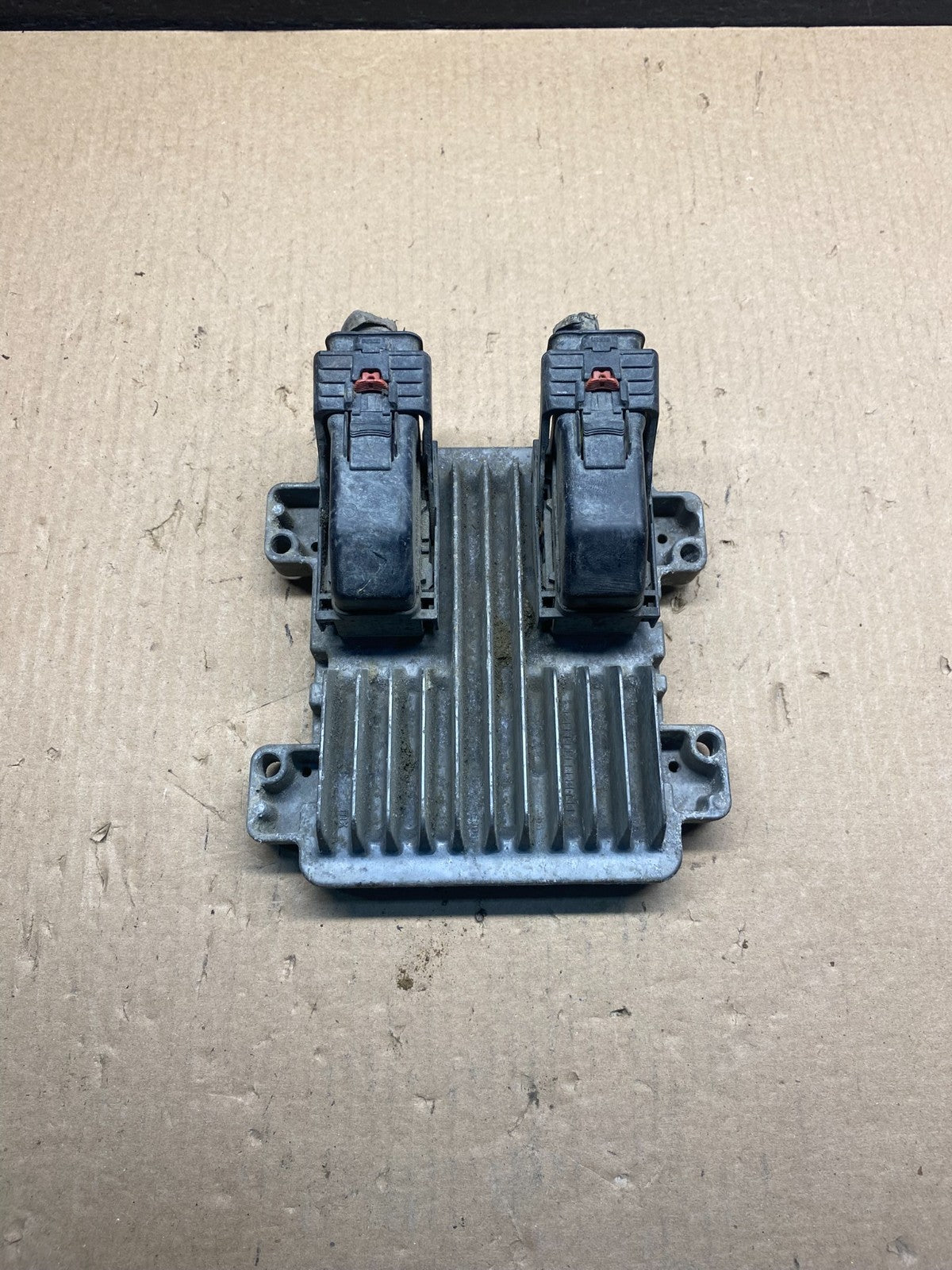 2010 - 2013 GMC Sierra 5.3L Engine Control Module ECM ECU AH3364 DG0