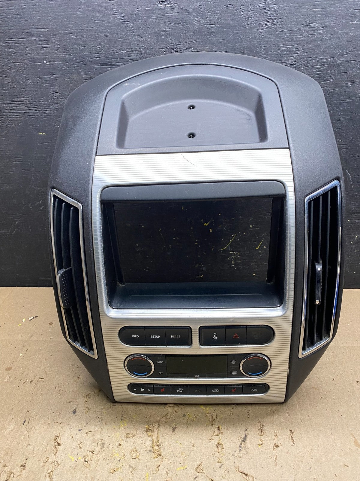 2007 - 2010 Ford Edge Heater Climate Control Radio Control Dash Bezel U5550 DG0