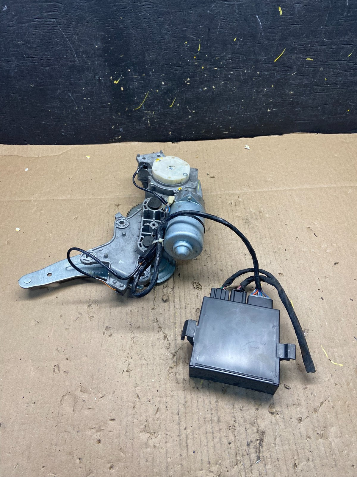 2009-2016 Cadillac Chevy GMC Rear Trunk Liftgate Power Motor Actuator t4275 DG4