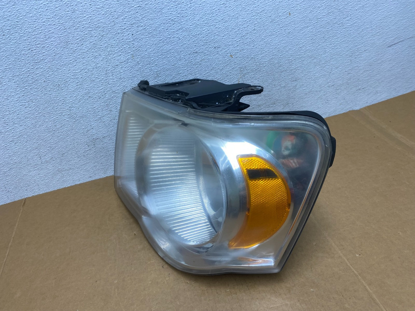 2007 2008 2009 Chrysler Aspen Left Driver LH Halogen Headlight AD8942 DW1